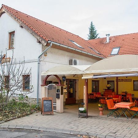 Turul Étterem és Panzió Kaposvár Exterior foto